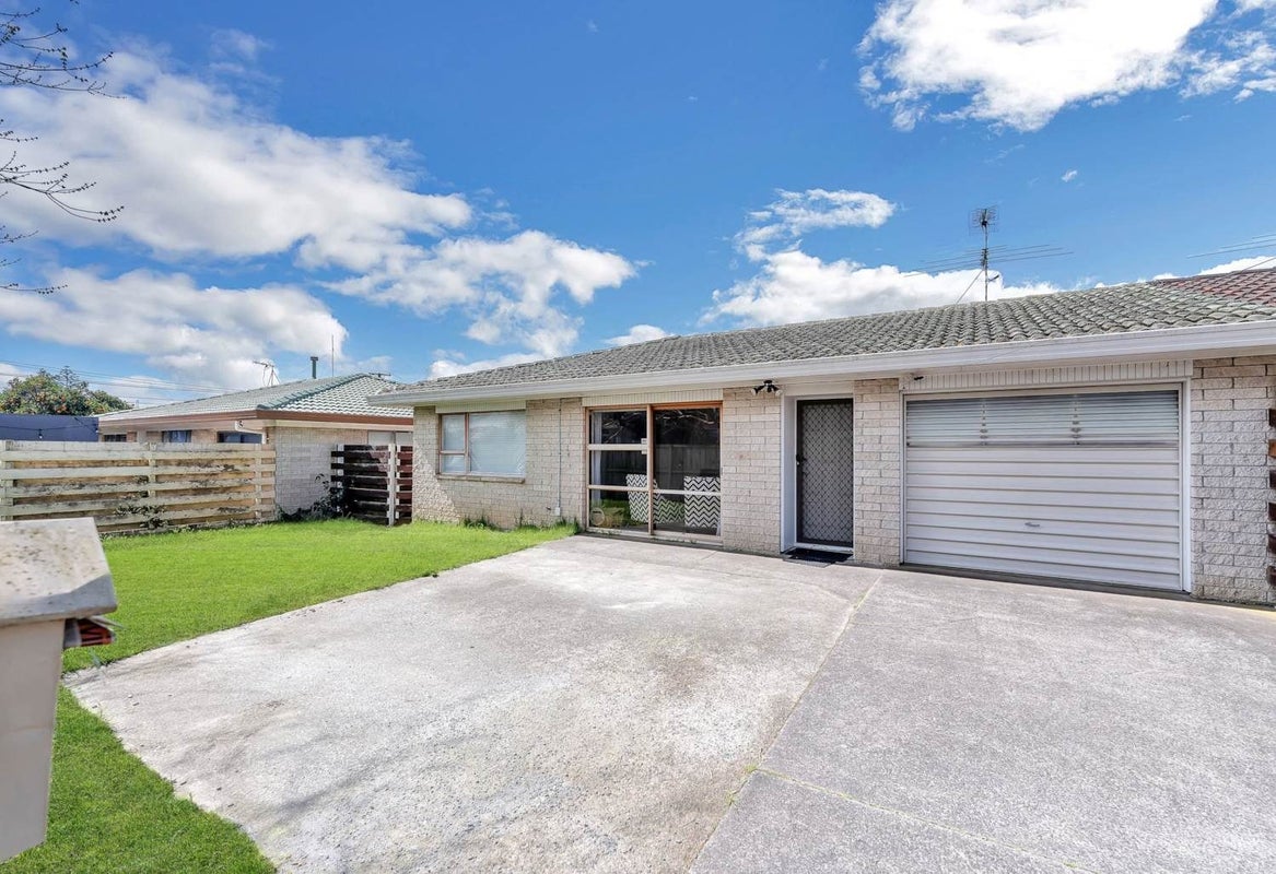 2/47 Overton Road, Papatoetoe, Auckland - Carousel 1