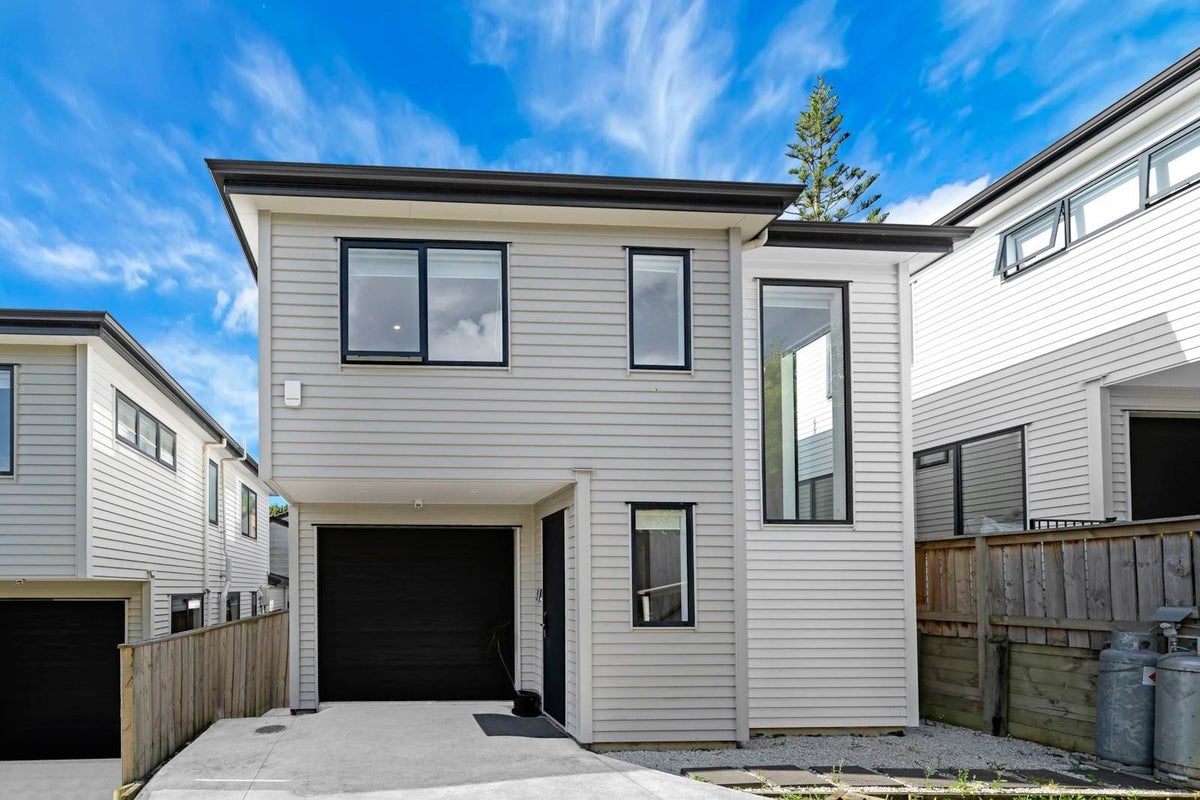 28B Rotoma Rise, Clover Park, Auckland - Carousel 1