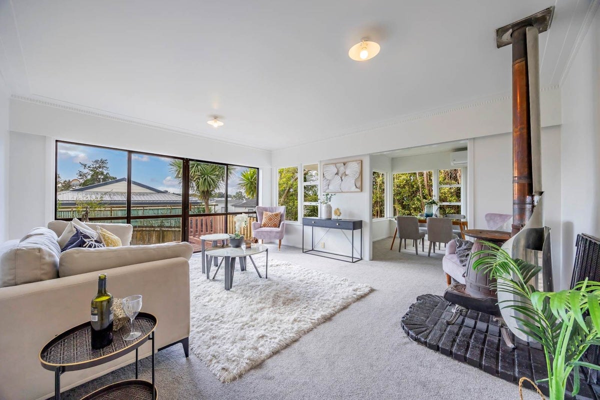 1/221 Wairau Road, Totara Vale, Auckland - Carousel 2