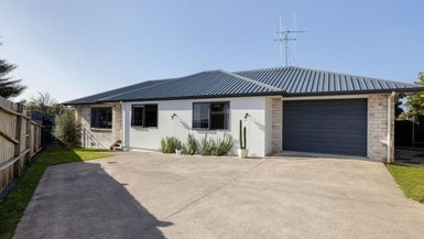 26B Linley Terrace, Judea, Tauranga - Carousel 1
