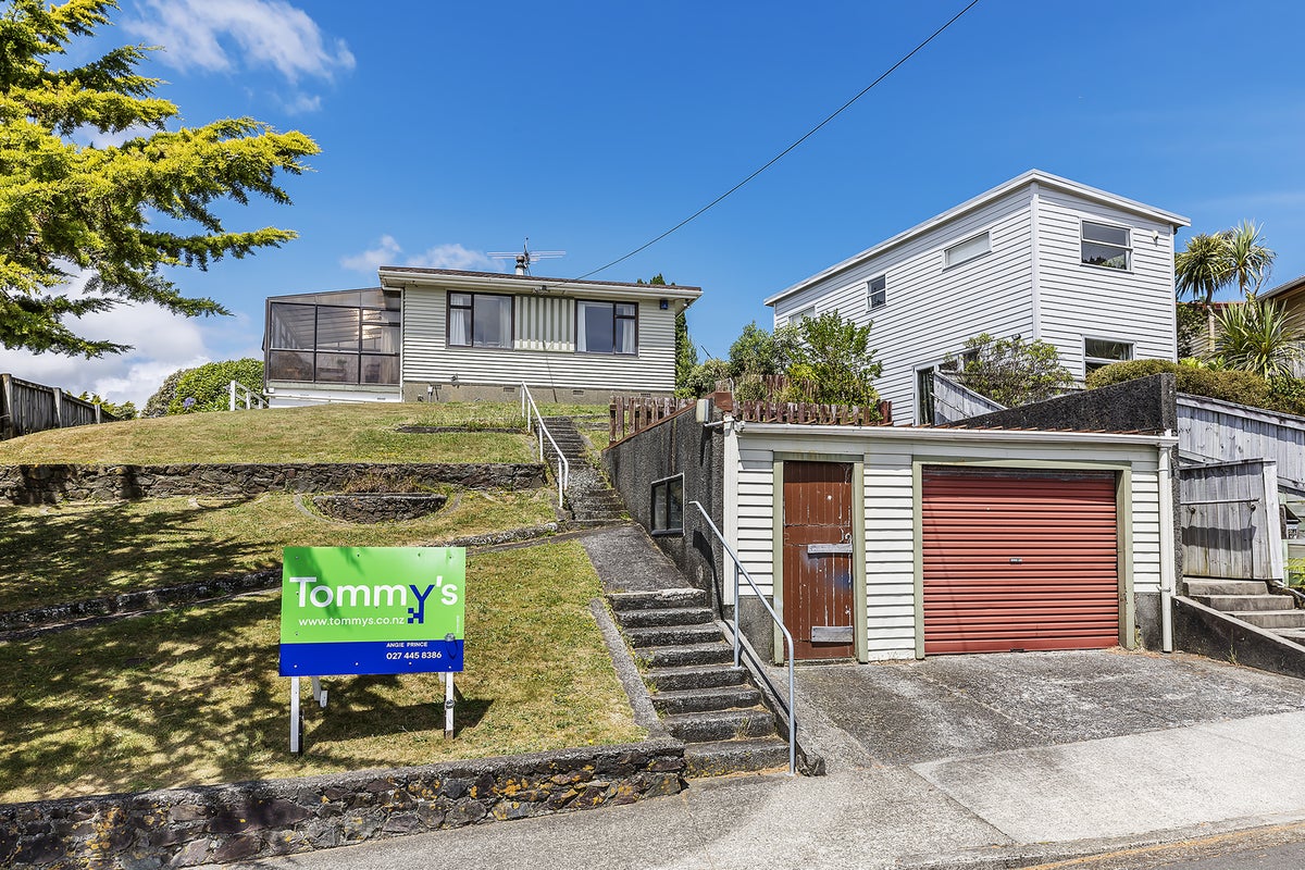 4 Hillary Street, Tawa, Wellington - Carousel 1