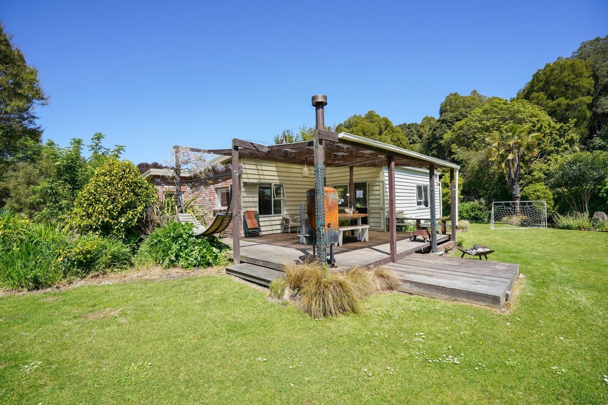18 Mahuri Road, Otatara - Carousel 1