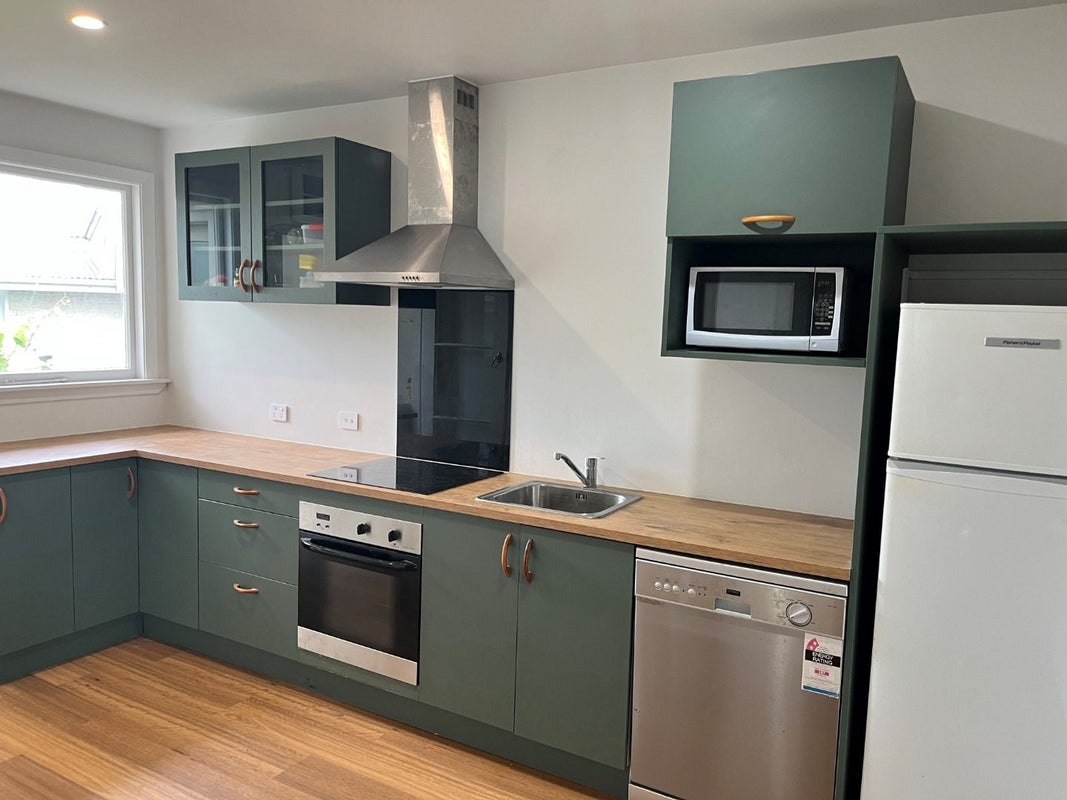 2/34 Edward Avenue, Edgeware, Christchurch - Carousel 1