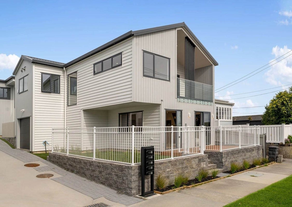 15 Amaru Road, One Tree Hill, Auckland - Carousel 1