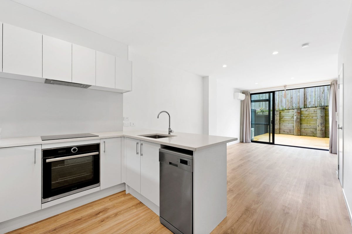 10 Rara Lane, Manukau, Manukau City, Auckland - Carousel 2