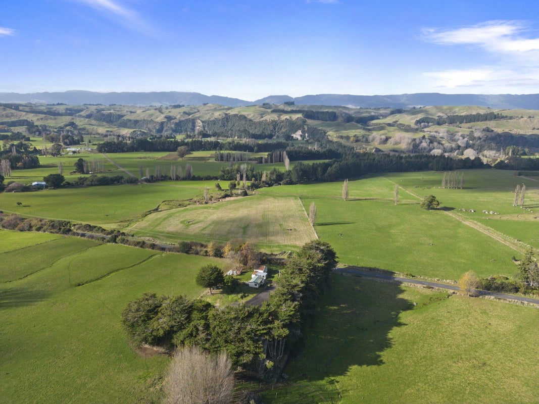 251 Apiti Road, Kimbolton, Feilding - Carousel 36