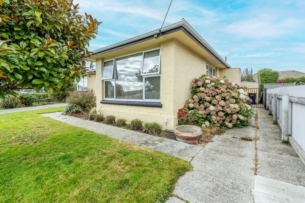 63 Huron Street, East Gore, Gore - Carousel 1
