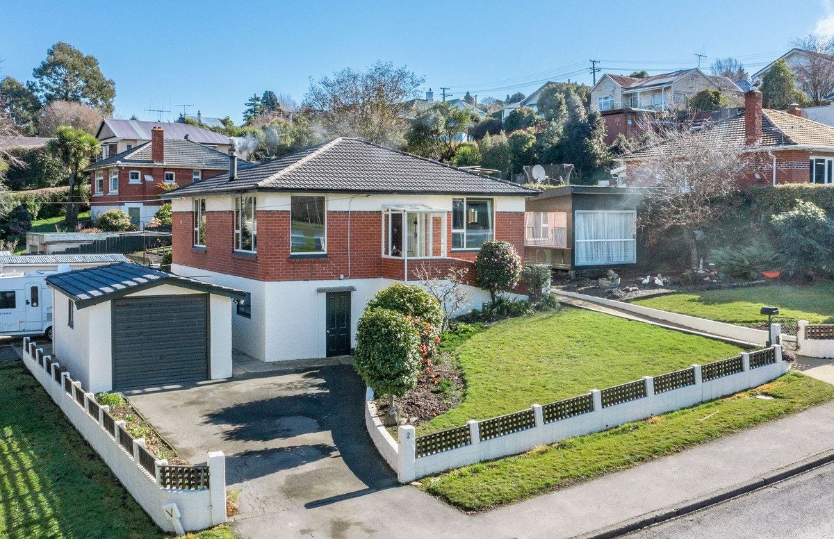 2 Christie Street, Abbotsford, Dunedin - Carousel 1