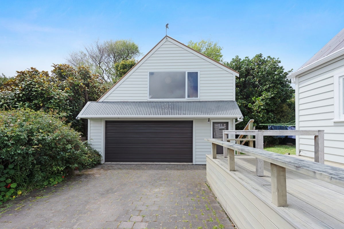 23 Ngatoto Street, Khandallah, Wellington - Carousel 19