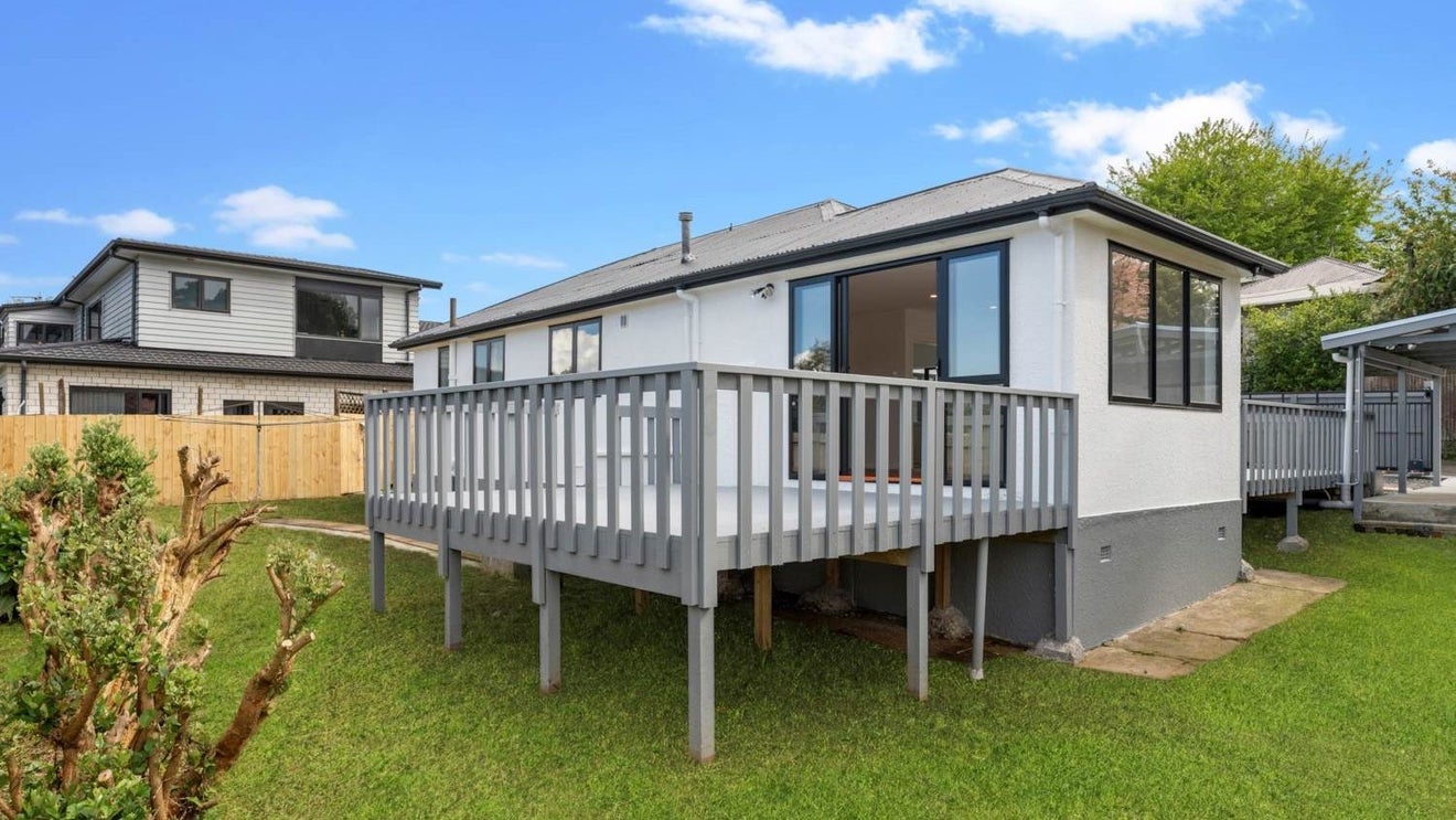 33 Frost Road, Mount Roskill, Auckland - Carousel 1