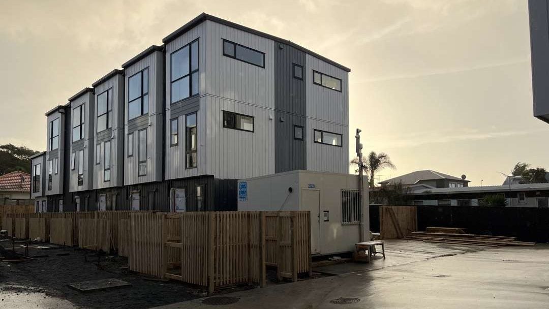 8/12 Highbury Street, Avondale, Auckland - Carousel 1