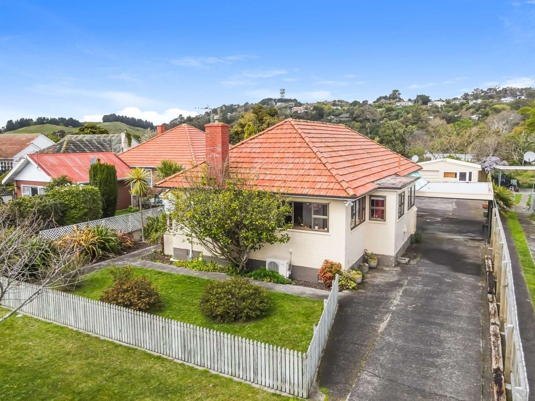 32 Marshall Avenue, Whanganui East, Whanganui - Carousel 1