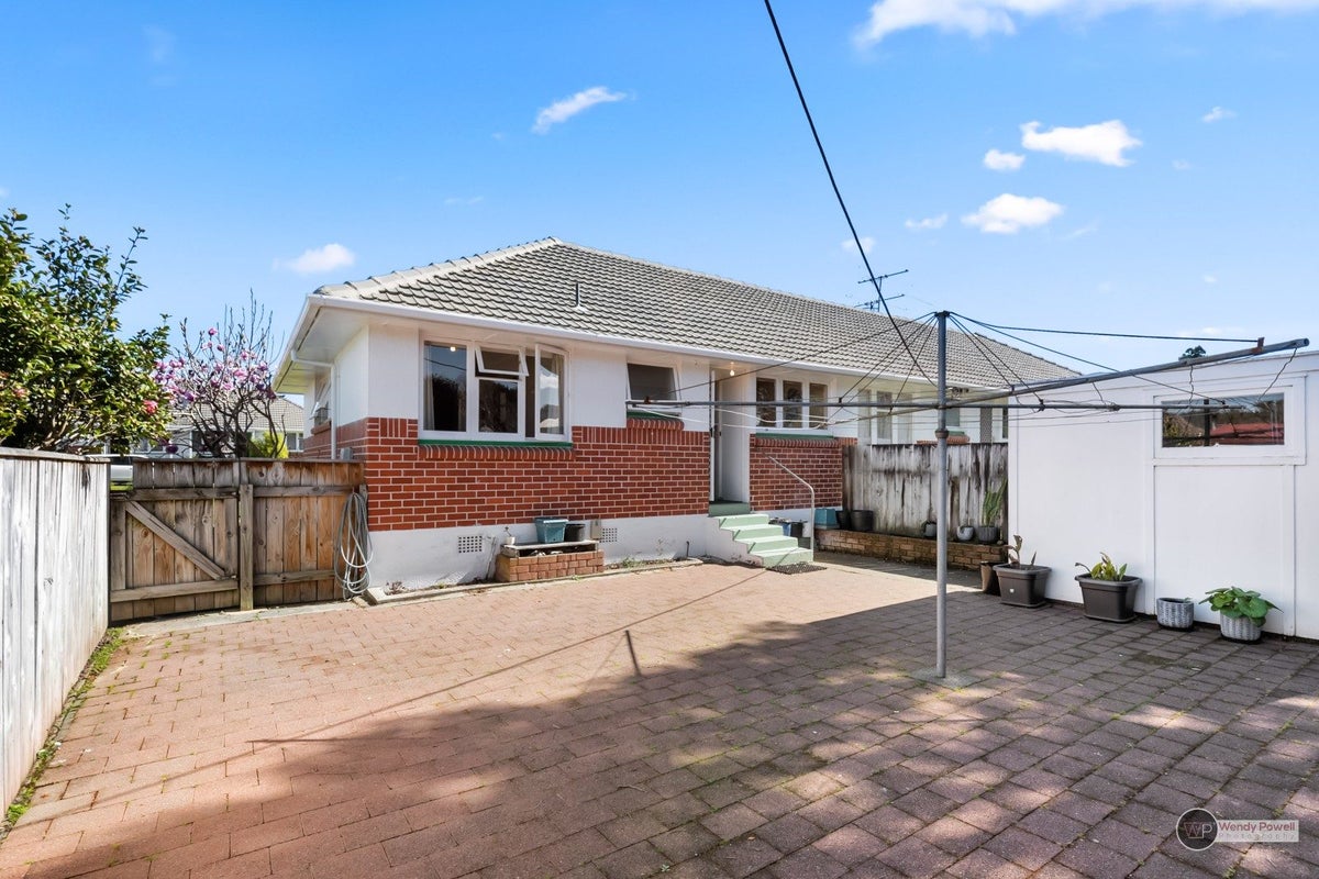 14A TOTARA ST, TRENTHAM, UPPER HUTT - Carousel 2