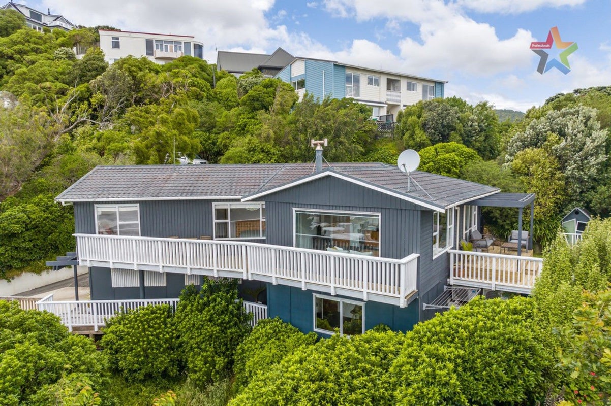 6 Nikau Road, Point Howard, Lower Hutt - Carousel 1
