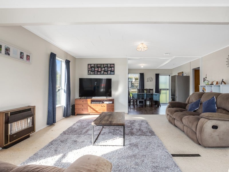 100 Omapere Street, Whitby, Porirua - Carousel 2
