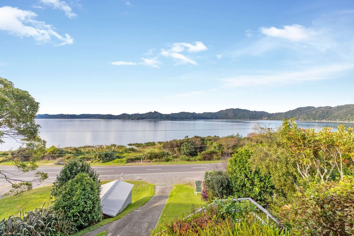 293 State Highway 30, Lake Rotoma, Rotorua - Carousel 2