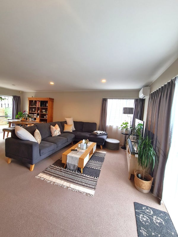 2/21 Hauraki Crescent, Pinehill, Auckland - Carousel 2