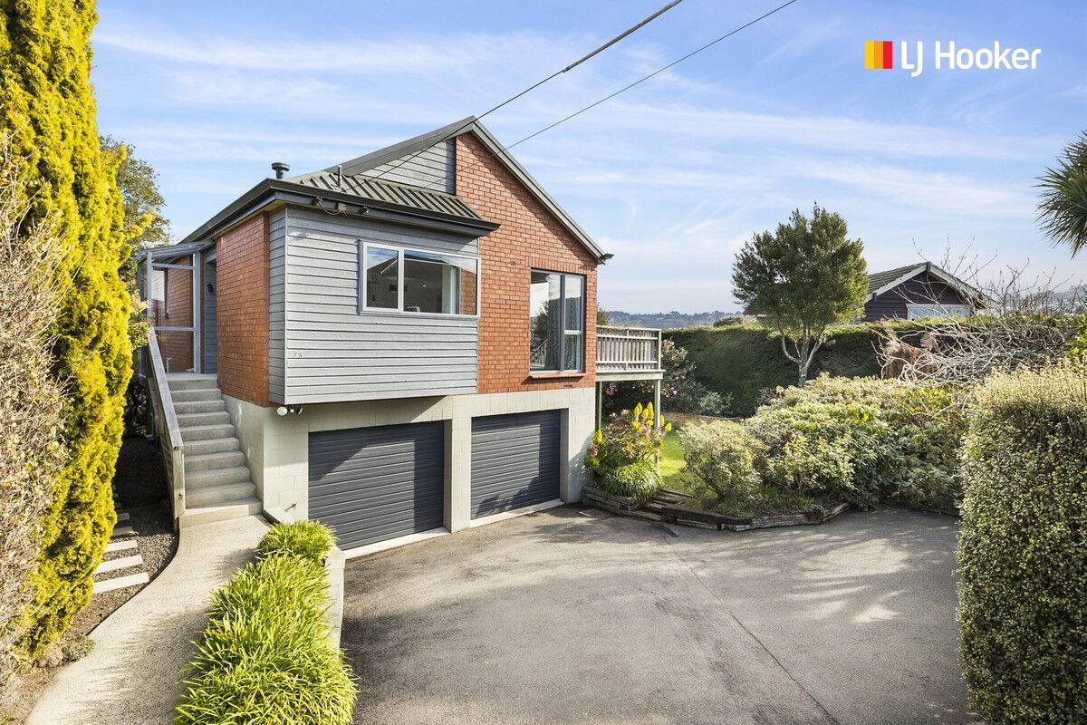 25 Sargood Street, Maori Hill, Dunedin - Carousel 1