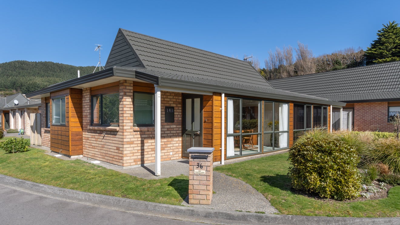 36/42 Main Road, Tawa, Wellington - Carousel 1