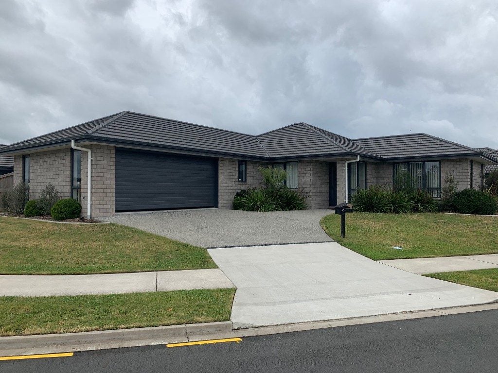 56 Edgeview Crescent, Fitzroy, Hamilton - Carousel 1