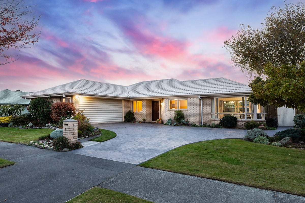 12 Marble Wood Drive, Papanui, Christchurch - Carousel 1