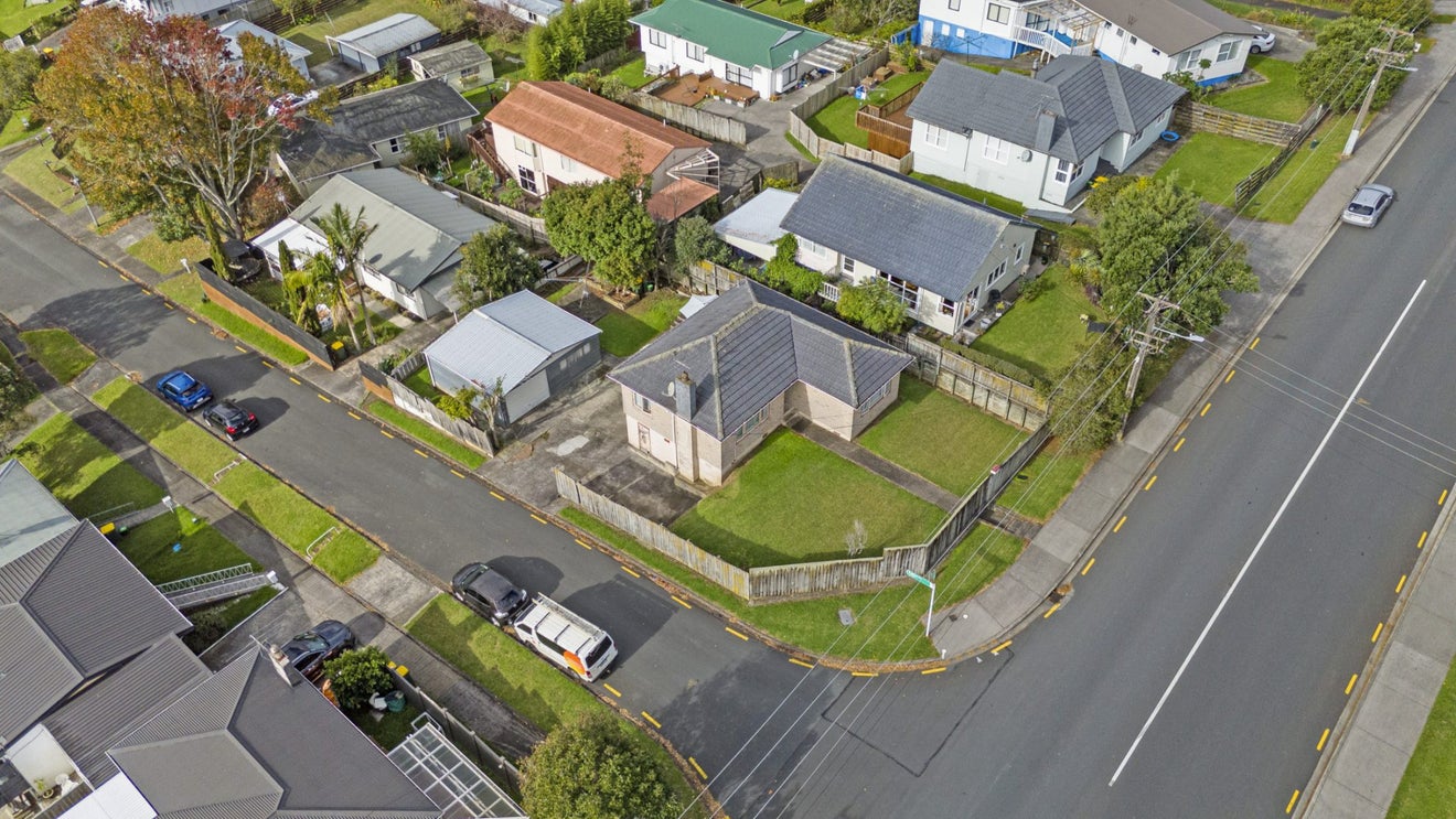 1/37 Kaipatiki Road, Glenfield, Auckland - Carousel 10
