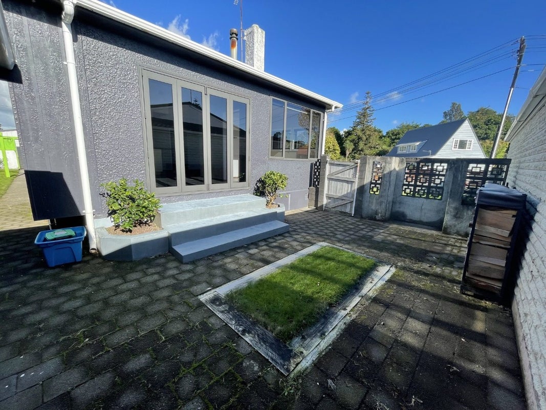 23 List Street, Welbourn, New Plymouth - Carousel 20