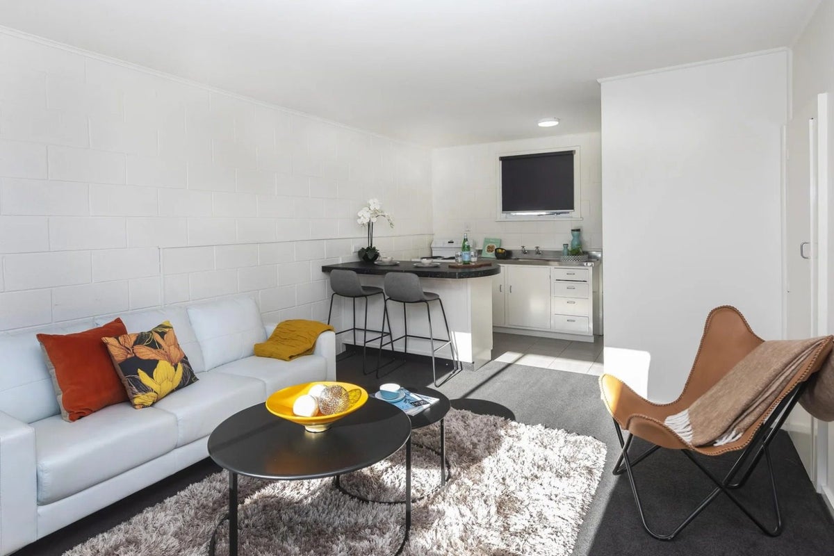 8/544 Barbadoes Street, Edgeware, Christchurch - Carousel 1