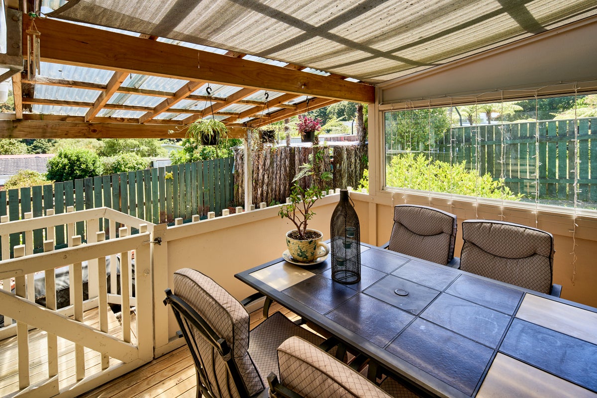 73 Blue Mountains Road, Pinehaven, Upper Hutt - Carousel 2