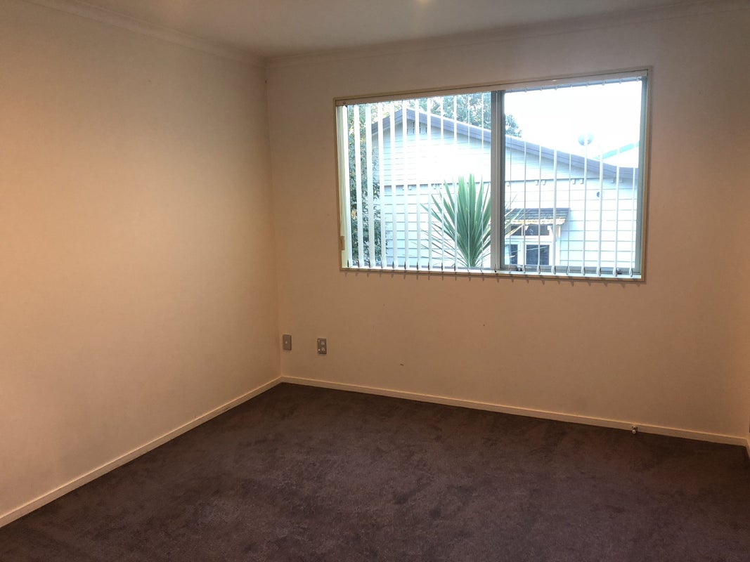 8A Lyon Avenue, Mount Albert, Auckland - Carousel 2
