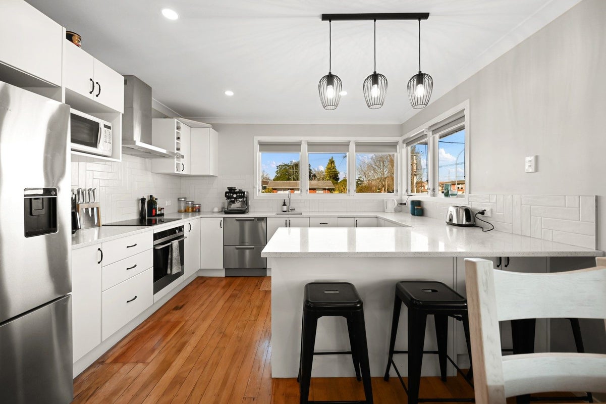 1 Garden Heights Avenue, Glenview, Hamilton - Carousel 2