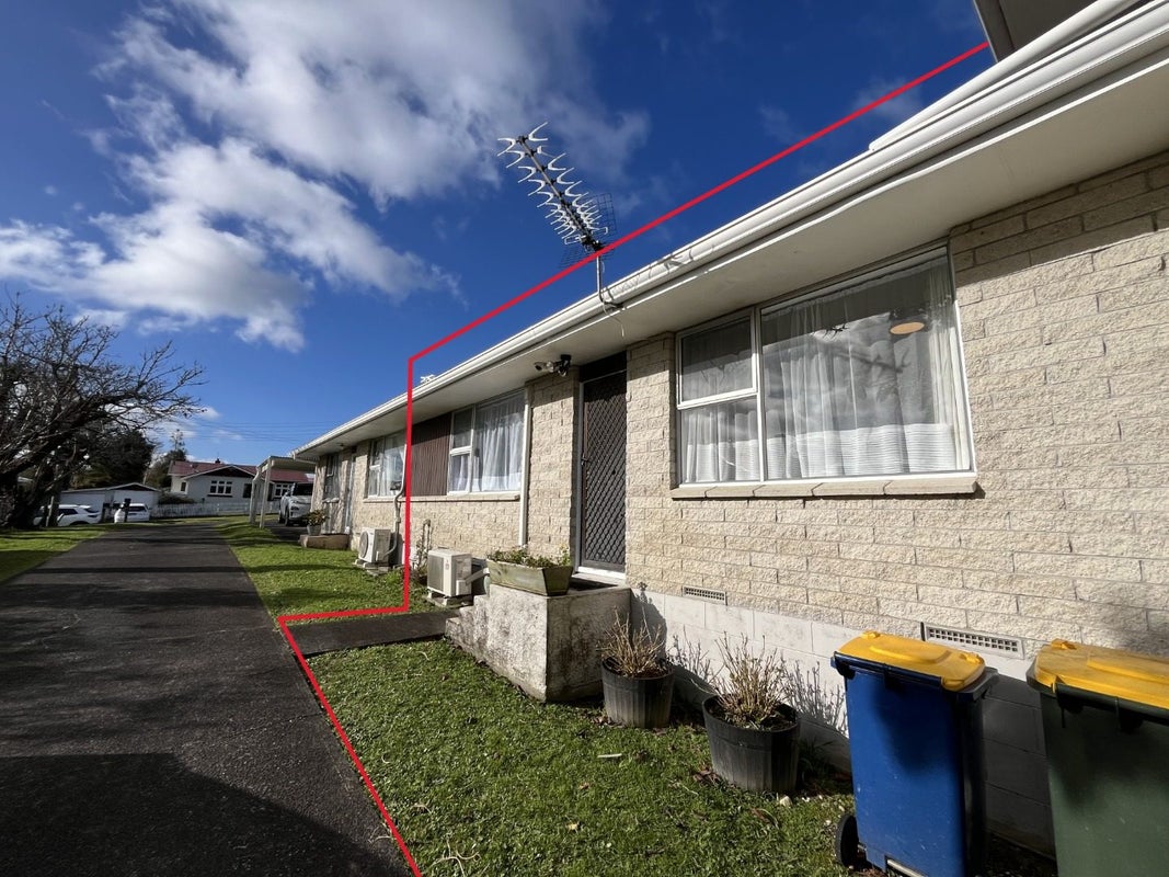 2/10 Mayville Avenue, New Lynn, Auckland - Carousel 1