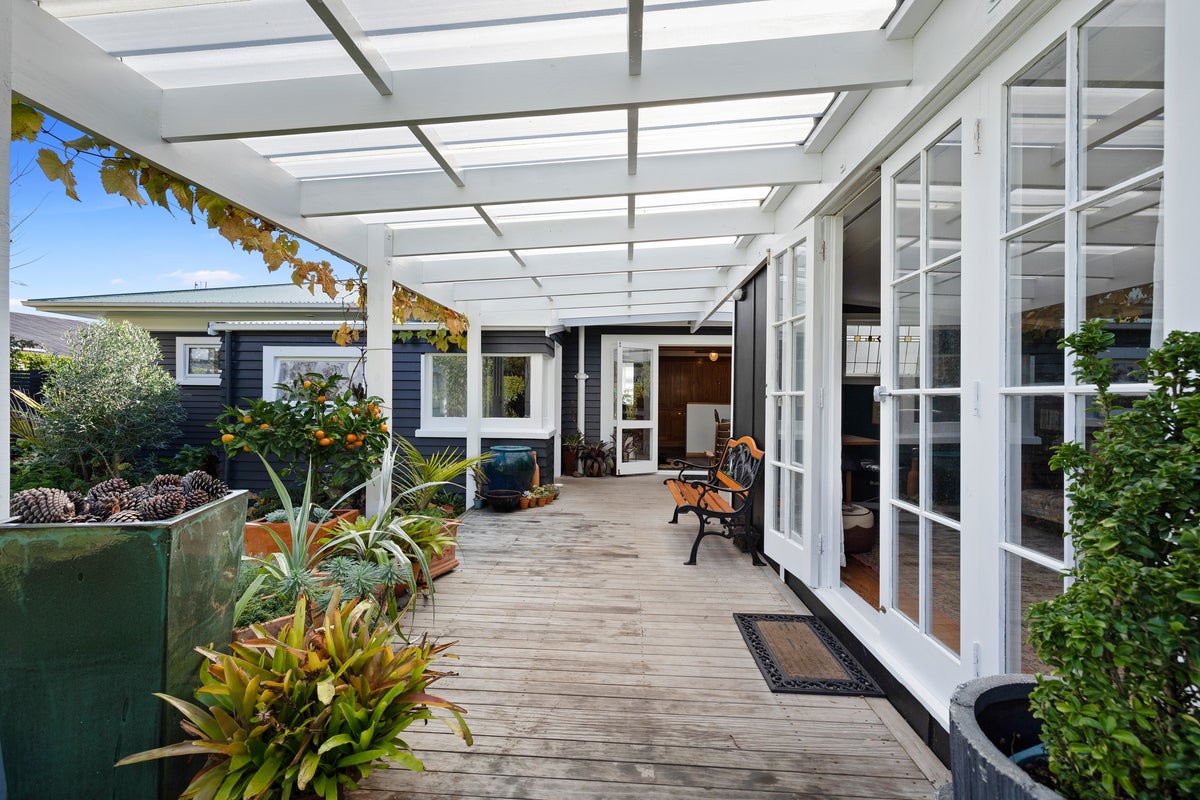 12 George Street, Lower Vogeltown, New Plymouth - Carousel 1