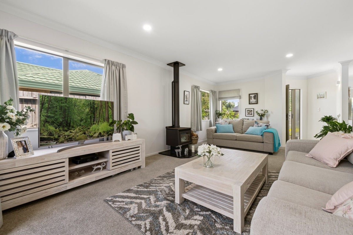 25 Corinth Grove, Papamoa Beach, Papamoa - Carousel 1