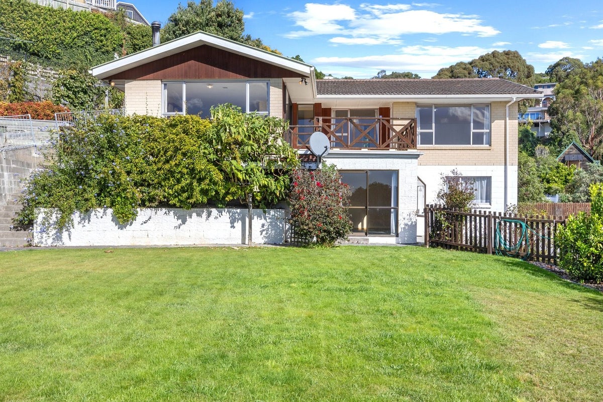 15 Toledo Place, Mount Pleasant, Christchurch - Carousel 1