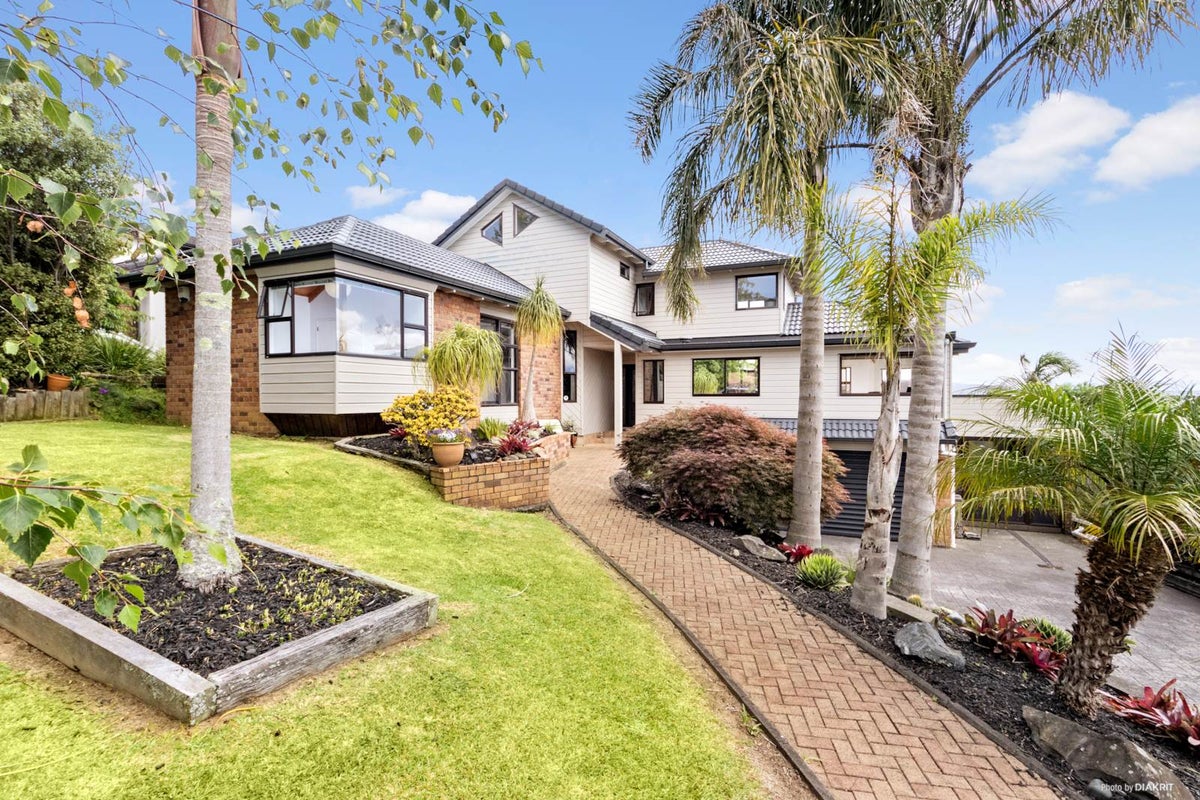 9 Sylvania Crescent, Lynfield, Auckland - Carousel 2