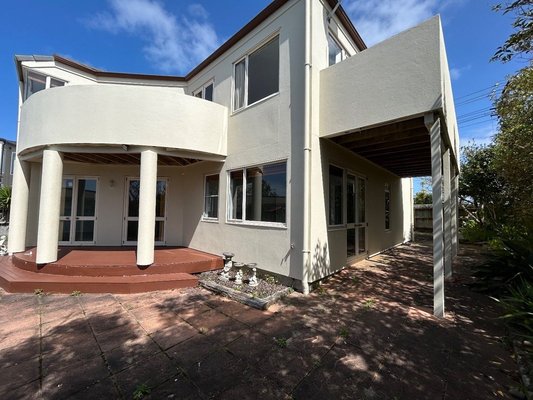 2/991 Beach Road, Torbay, Auckland - Carousel 2