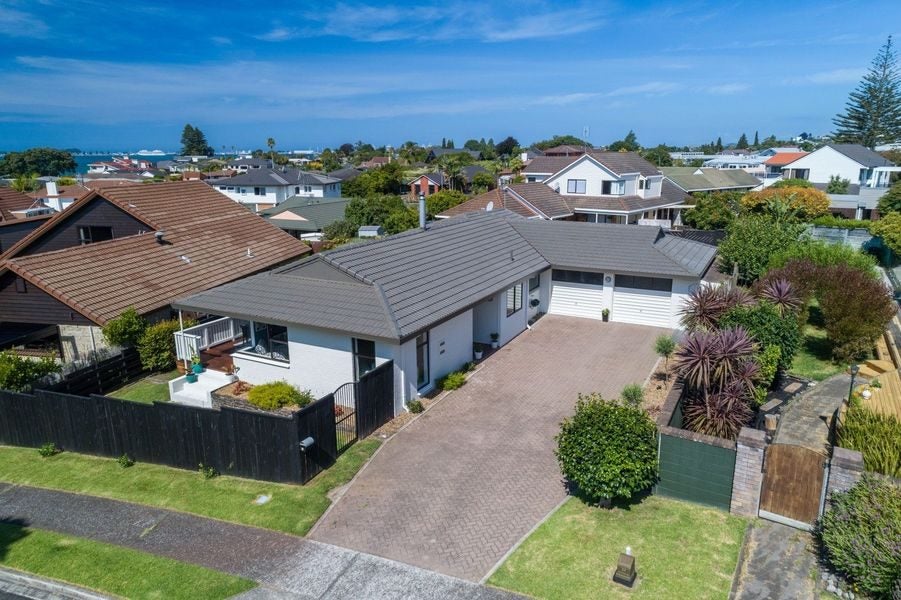 5 Cathray Place, Matua, Tauranga - Carousel 1