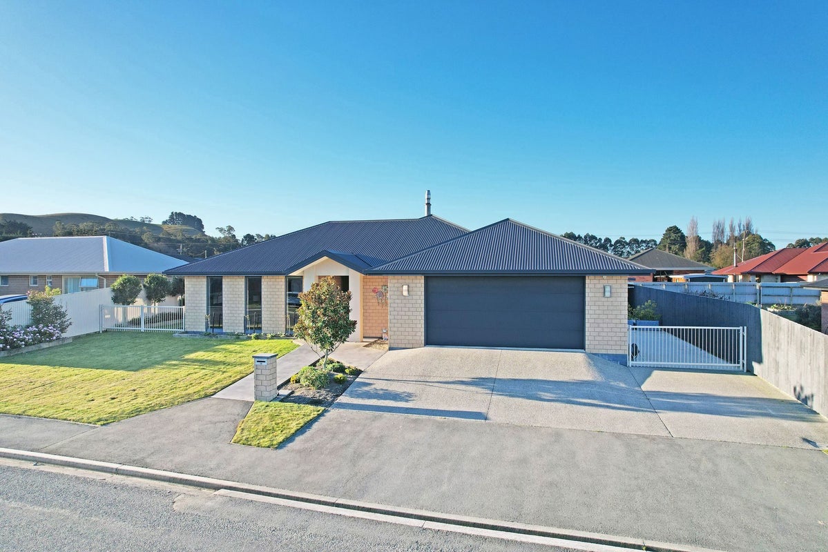14 McMullan Place, Oamaru North, Oamaru - Carousel 1