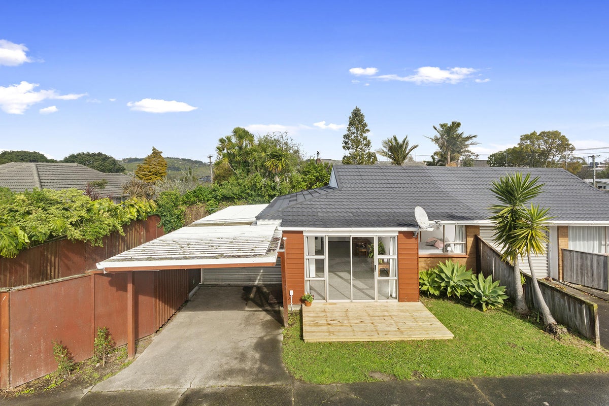 2/120 Woodglen Road, Glen Eden, Auckland - Carousel 1