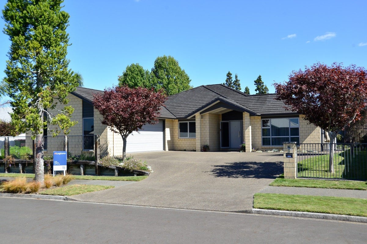 3 Amokura Crescent, Flagstaff, Hamilton - Carousel 1