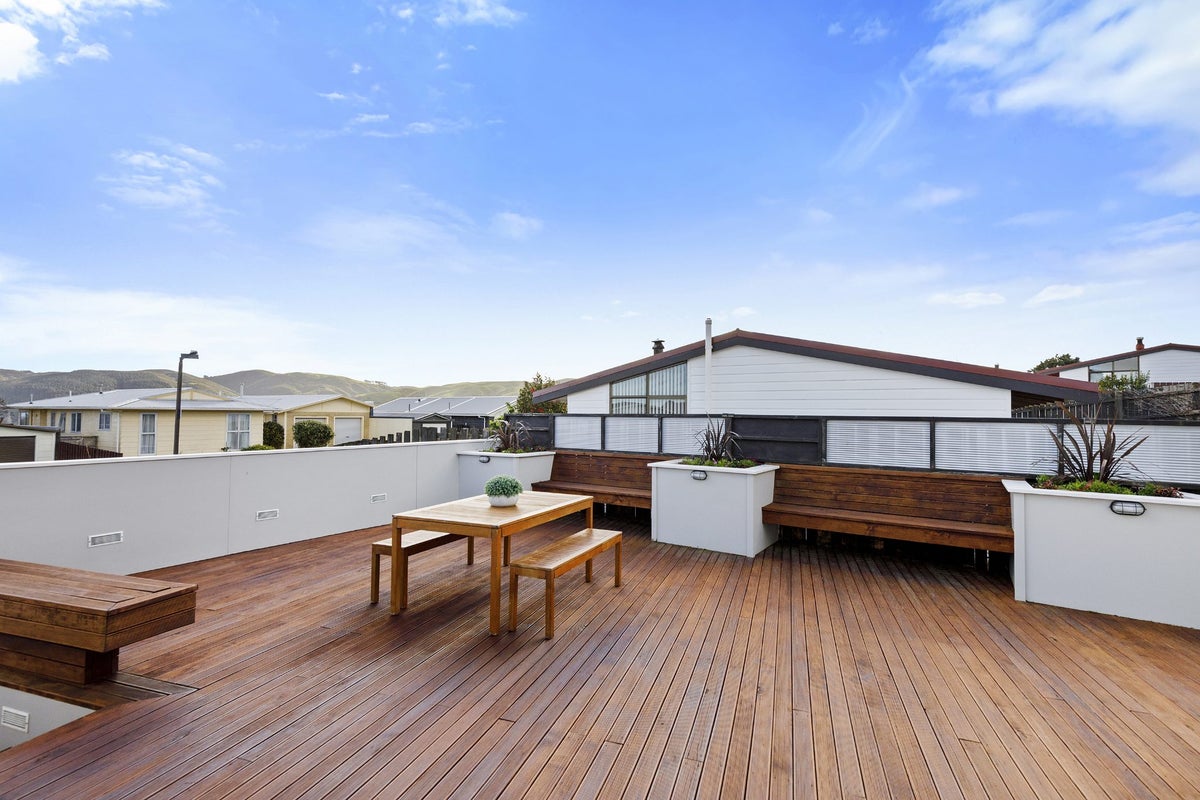 27 Mossburn Grove, Kelson, Lower Hutt - Carousel 2