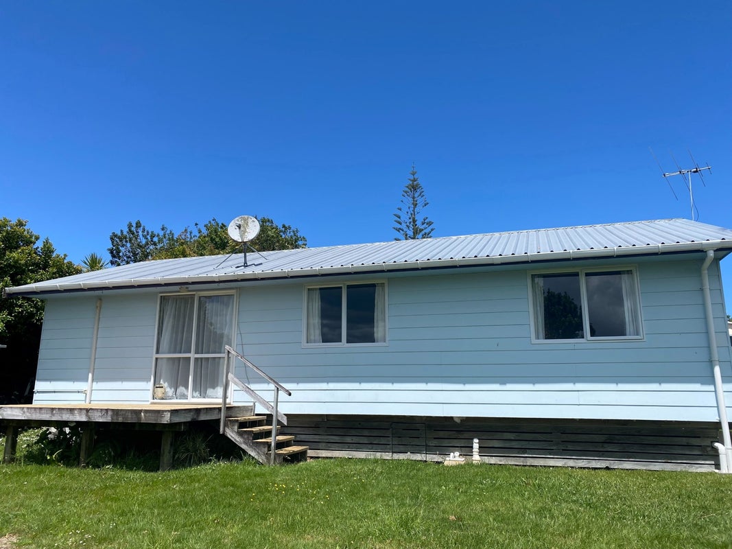 14A Sunray Avenue, Titirangi, Auckland - Carousel 1