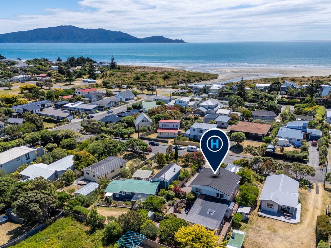10 Titoki Road, Waikanae Beach, Waikanae - Carousel 1