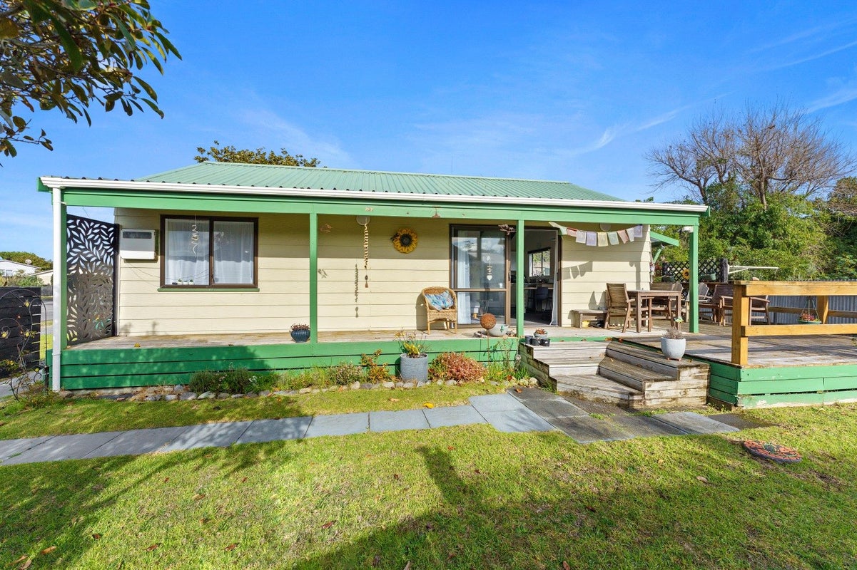83 Norfolk Crescent, Otaki Beach, Otaki - Carousel 1