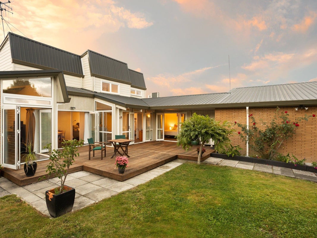 23 Gilbass Avenue, Hamilton Lake, Hamilton - Carousel 1