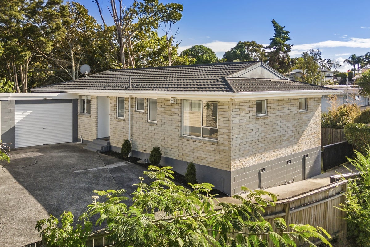 2/15 Sherie Place, Howick, Auckland - Carousel 1