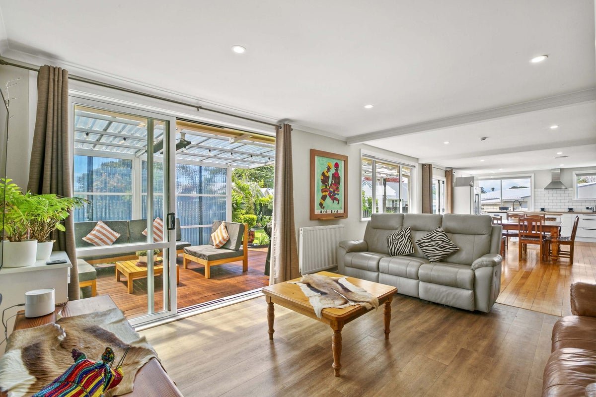 53 Govett Avenue, Frankleigh Park, New Plymouth - Carousel 2