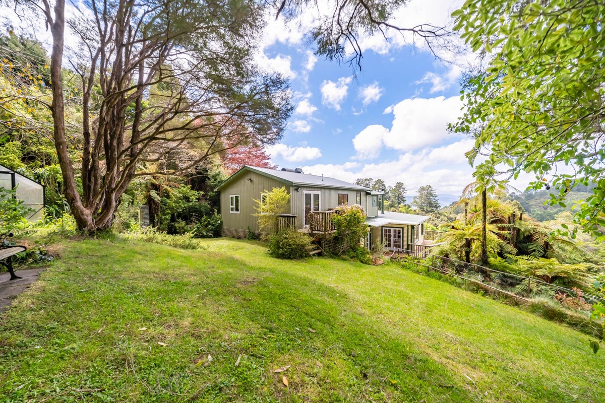 17 Avian Crescent, Blue Mountains, Upper Hutt - Carousel 2