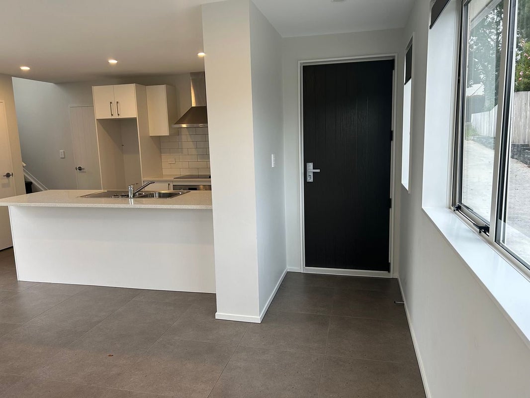 7B Yeoman Place, Howick, Auckland - Carousel 2